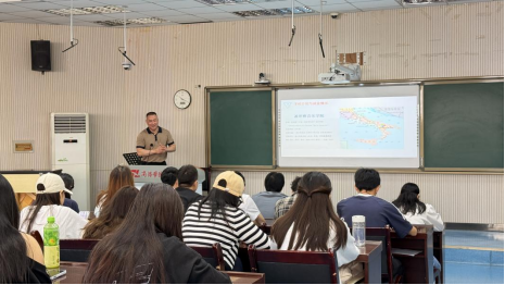 搭建中意音樂(lè)橋梁 我院舉辦意大利波坦察音樂(lè)學(xué)院本升碩聯(lián)合培養(yǎng)項(xiàng)目宣講會(huì)